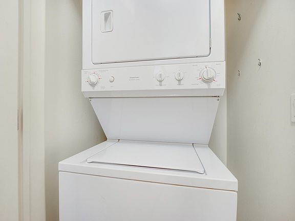 4th image of 233 E 13th St #Gu10