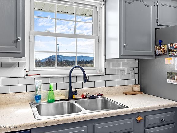 5th image of 129 Clinch View Dr