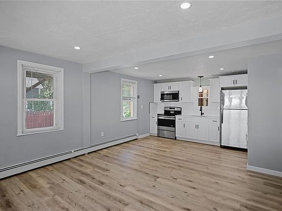 5th image of 17 Padelford Ave E