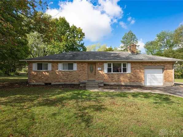 1761 N Belleview Dr, Bellbrook, OH 45305