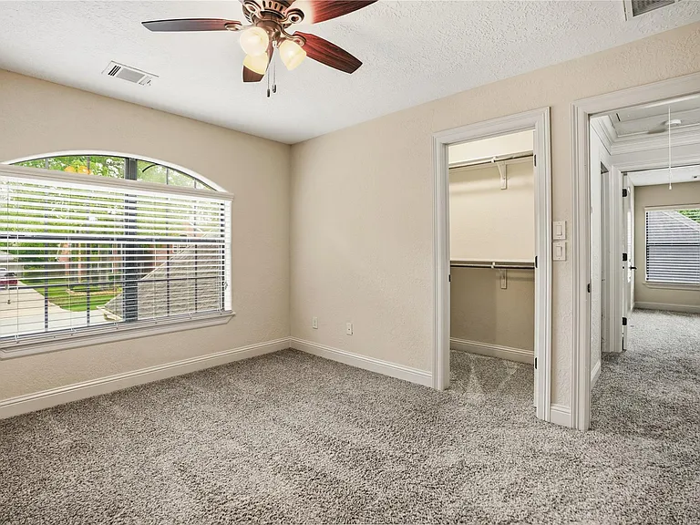 536 Stephen F Austin Dr — Photo 36