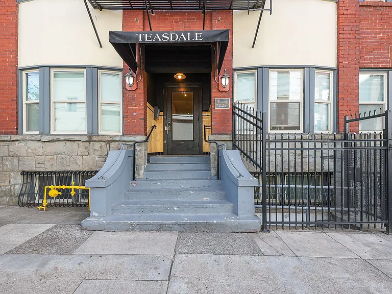 Teasdale Apartments — Photo 15