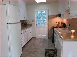5th image of 2235 Parkwood Way