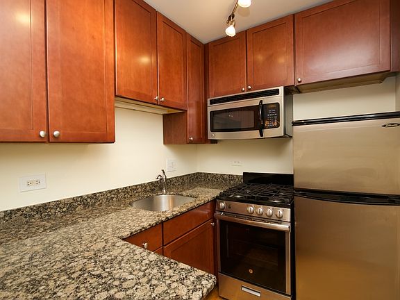 3rd image of 625 W Wrightwood Ave #D205