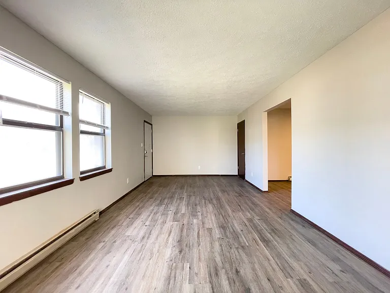 East Memorial Apartments — Photo 56