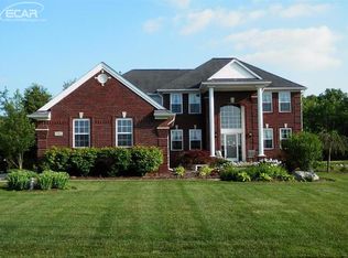 2362 Village Woods Dr, Grand Blanc, MI 48439