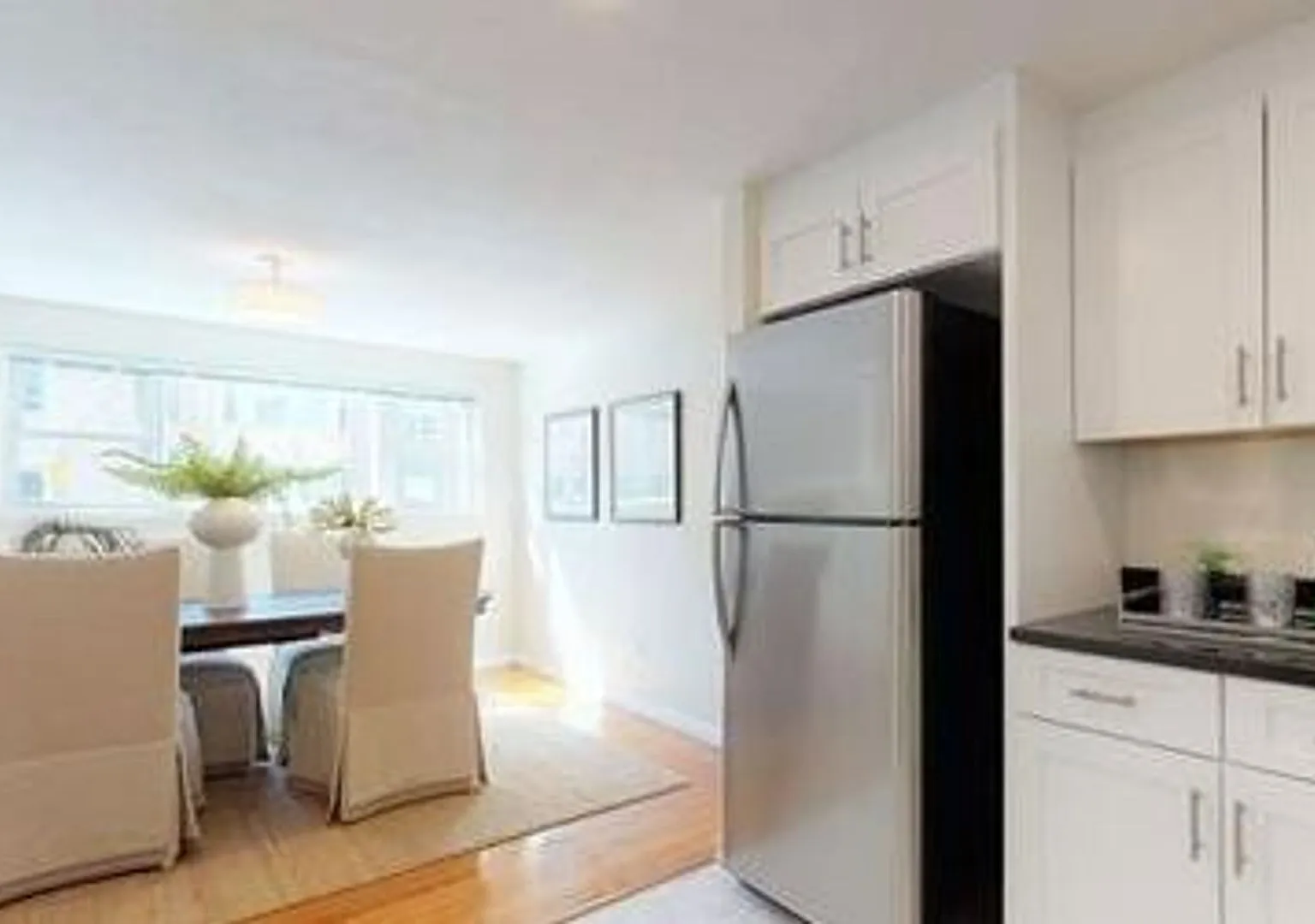 Charming 5 Bedroom — Photo 3