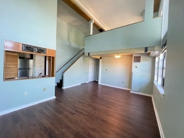 33 Maplewood Ave APT 215, Gloucester, MA 01930