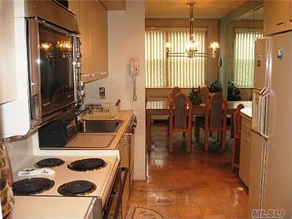 2nd image of 1 Kensington Gate APT 316