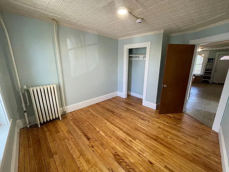 142 College St — Photo 15