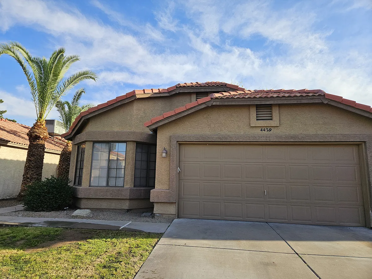 Building Photo - 4429 E Hiddenview Dr