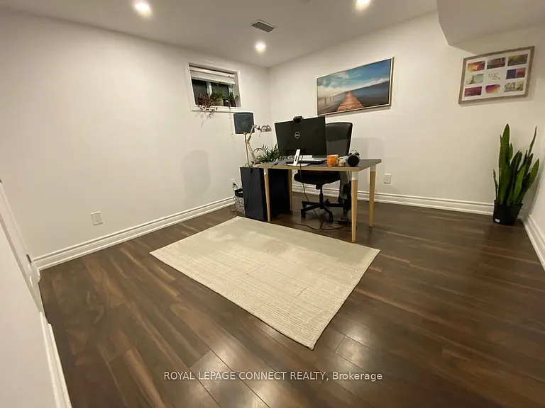 43 Tomlin Cres #LOWER — Photo 2