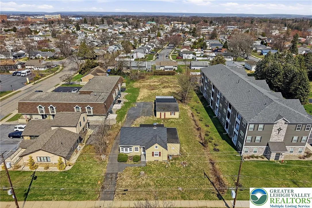 1224 Eaton Ave photo 1