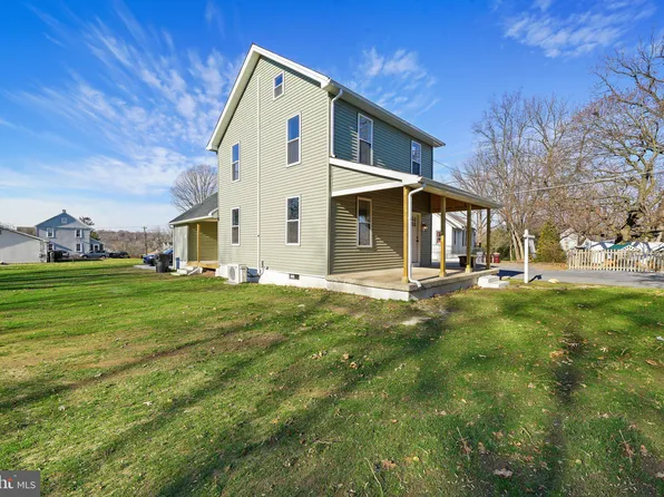 210 W Summit Ave, West Grove, PA 19390