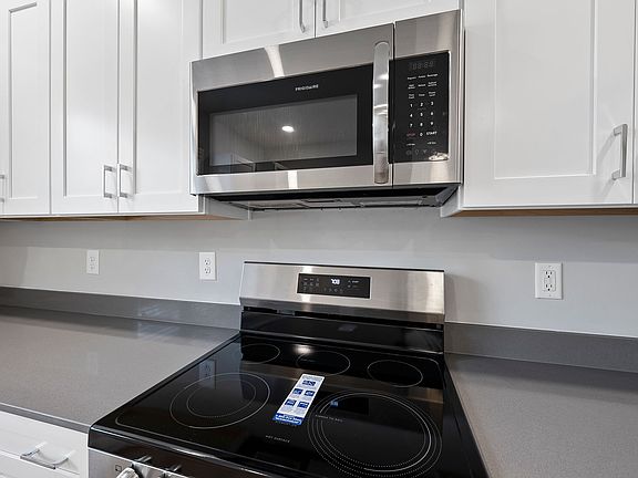 5th image of 4204 Reavis Rd #102