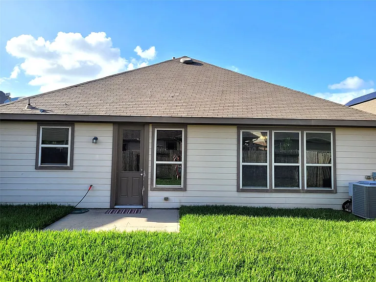 24015 Buffalo Cove Ln — Photo 24
