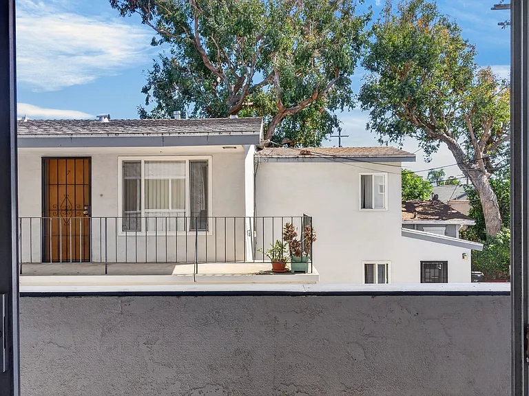 425 Coronado Ave — Photo 16