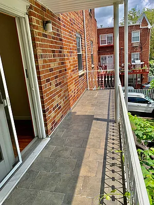 Rented by Halvatzis Realty | media 14