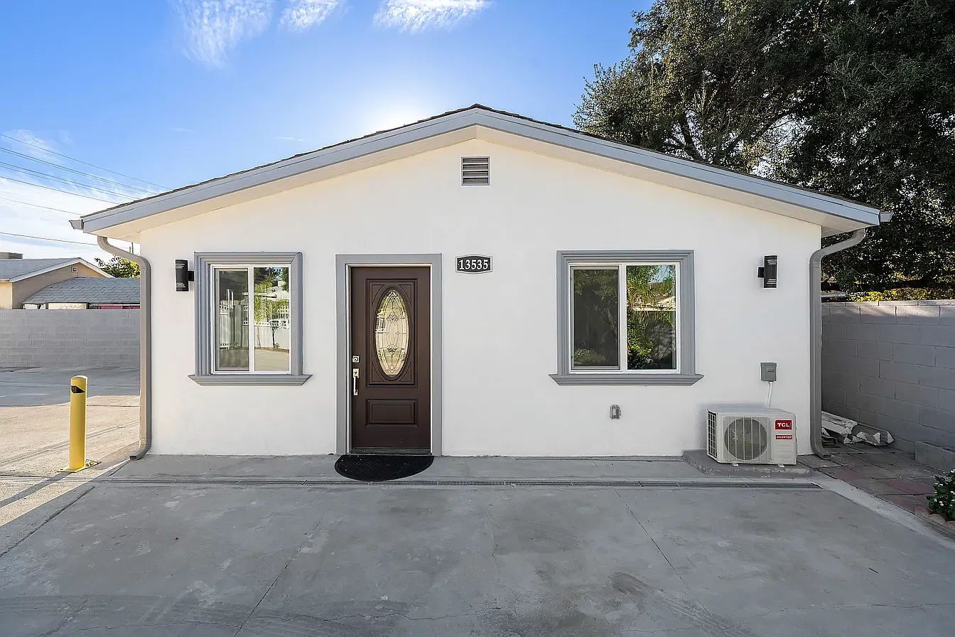Terra Bella St, Pacoima — Photo 1