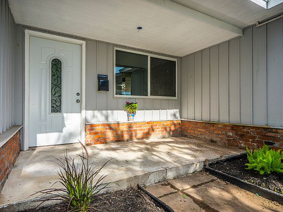 3rd image of 1517 Shalimar Dr