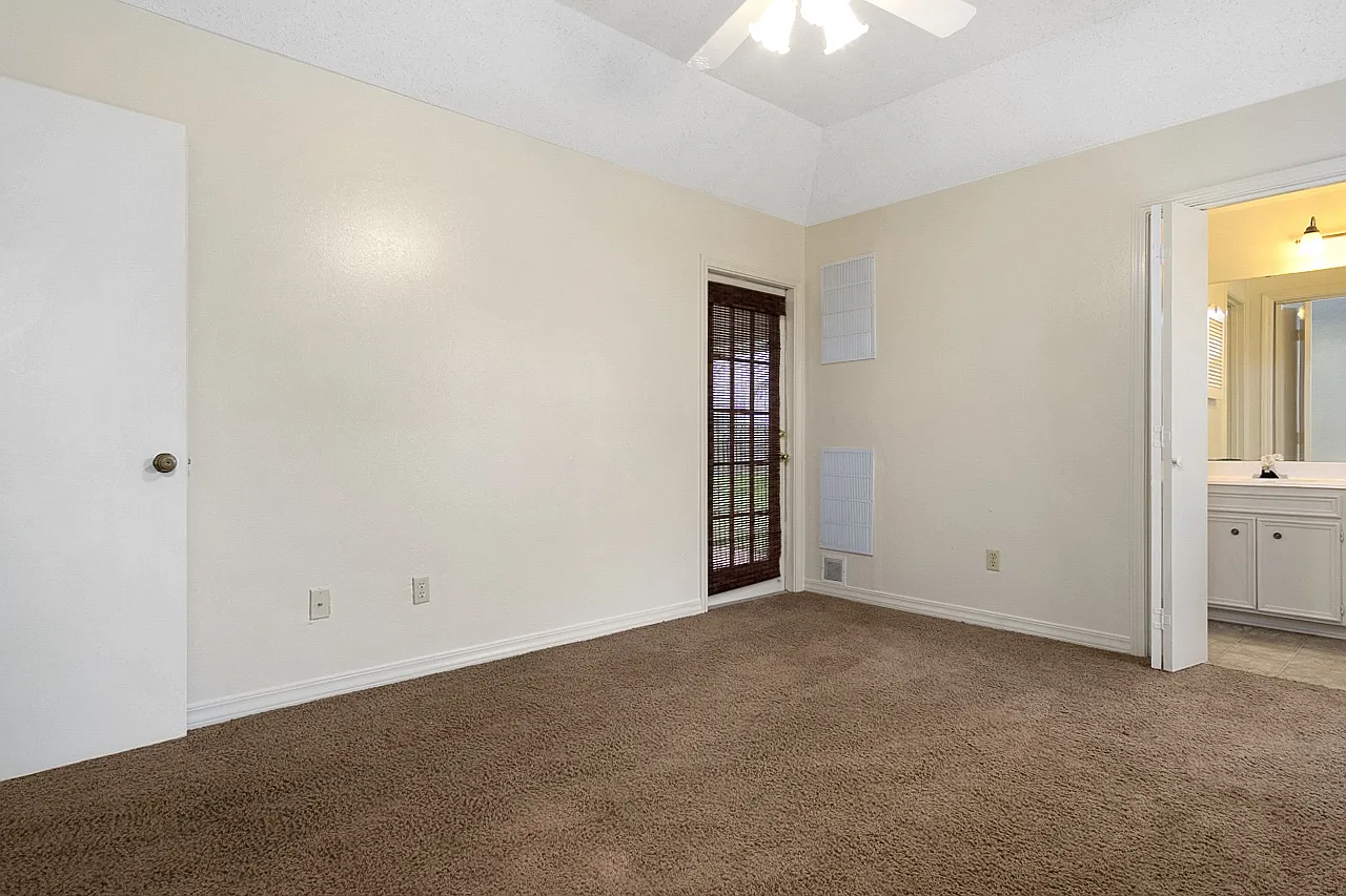 Beautiful 3 Bedroom / 2 Bath 300 Off 1st Month Special — Photo 1