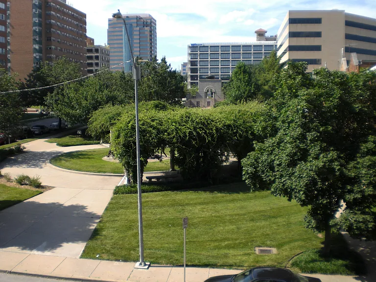 Mark Twain Apartments — Photo 14