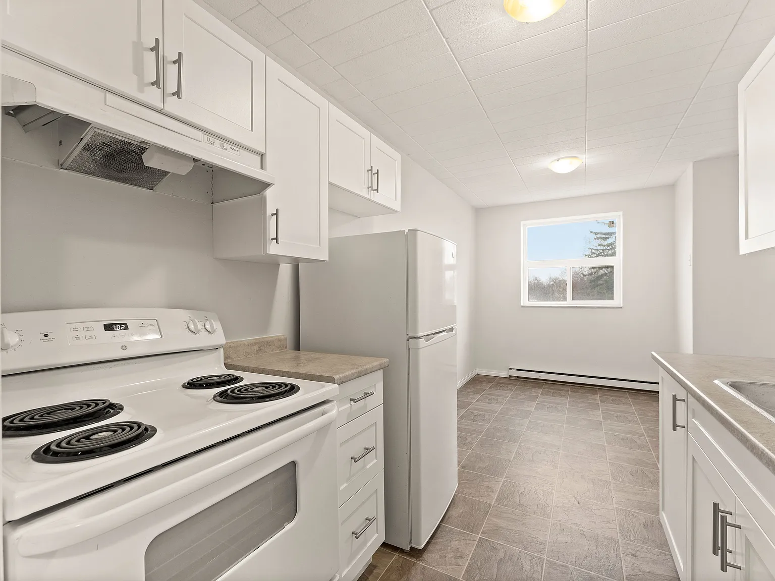 Sandilands Tower Apartments — Photo 1