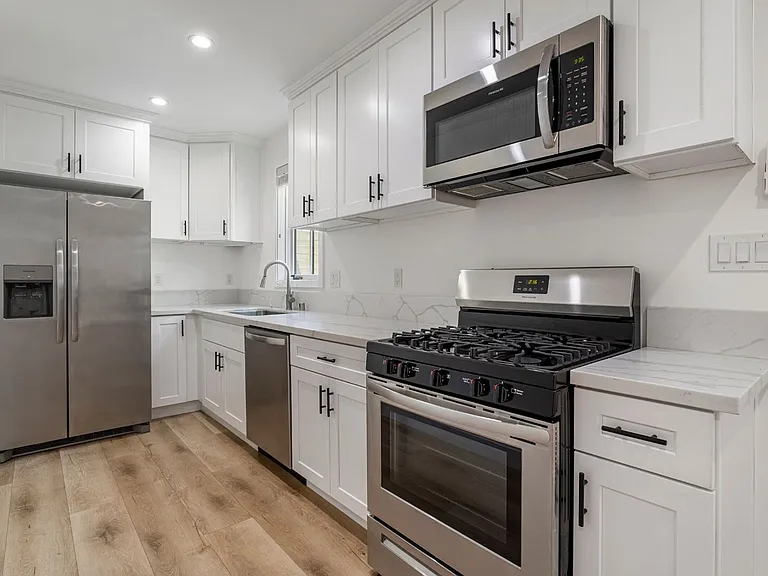 1116 W 30th St — Photo 12