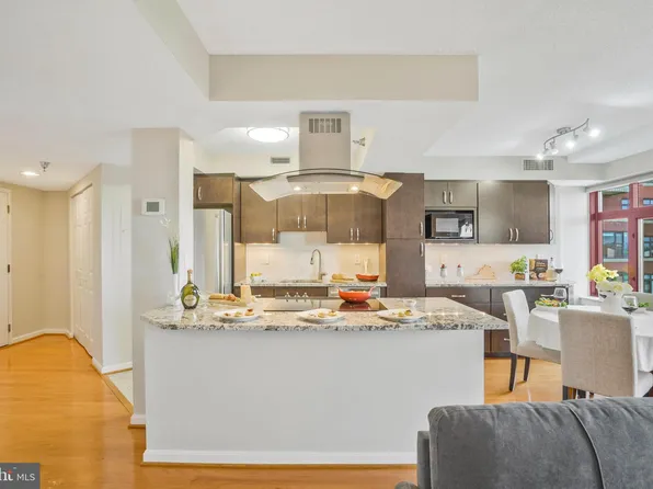 2400 Clarendon Blvd APT 904, Arlington, VA 22201