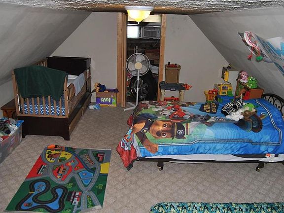 5th image of 133 N Walnut St