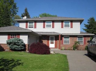 55 Cedarwood Dr, Oregon, OH 43616