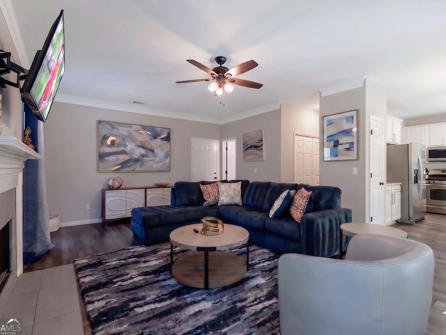 3 bed, 2.5 bath, 2148 sqft, $8,100 — Photo 2