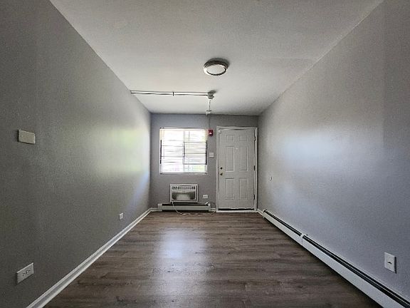 4th image of 3341 Commercial Ave