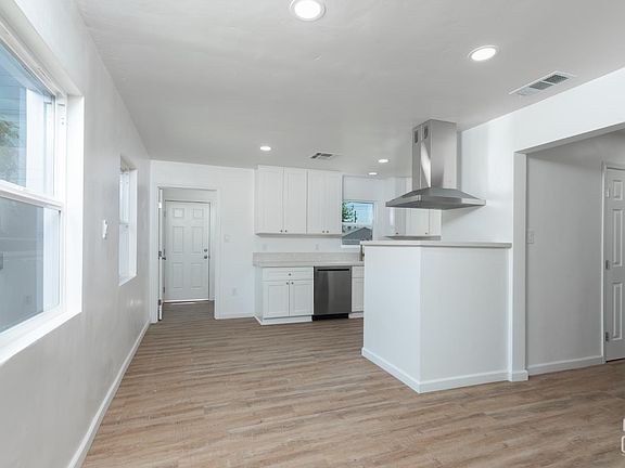 5th image of 2907 Truxtun Ave