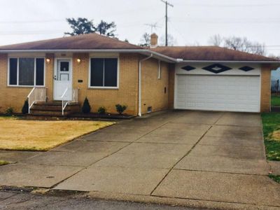 1127 Galaxy Dr, Cleveland, OH, 44109