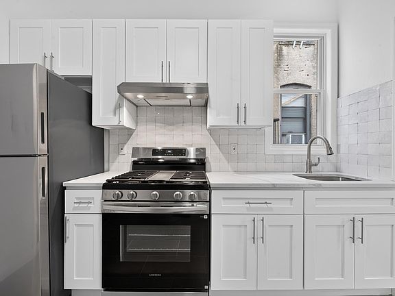 5th image of 210 36th St APT 1L