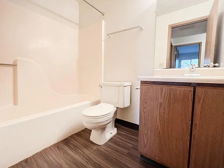 Forest Creek Apartments — Photo 42
