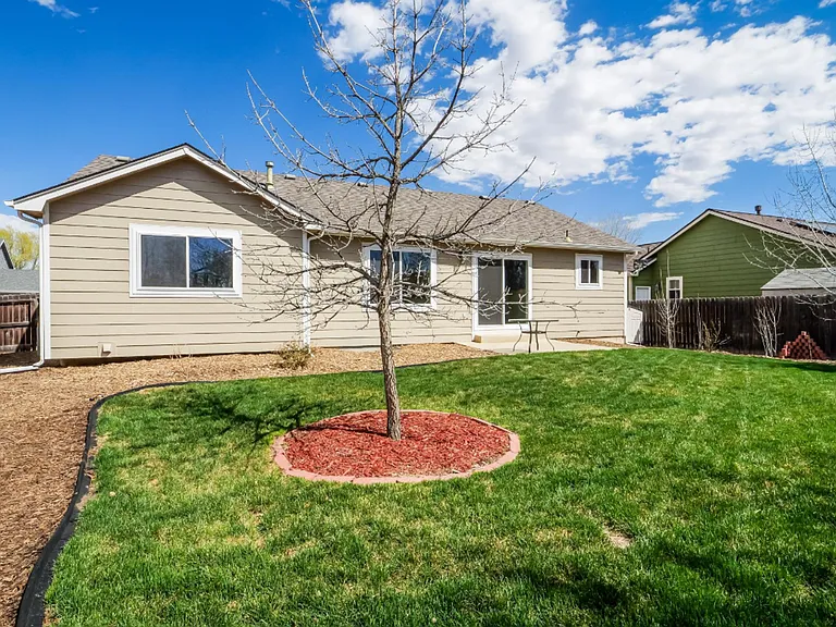 883 Emerald Dr — Photo 23