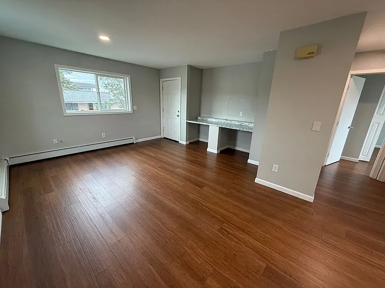 218 N Park St — Photo 2