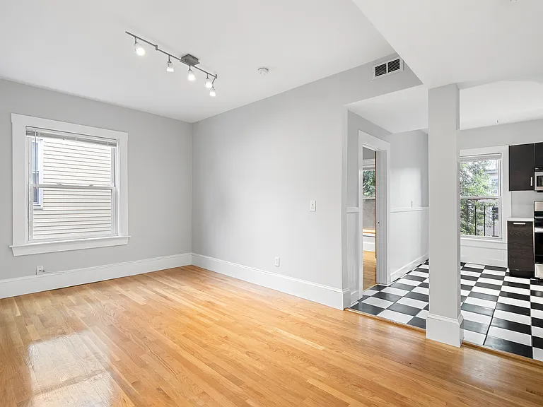 72 Mozart St — Photo 3