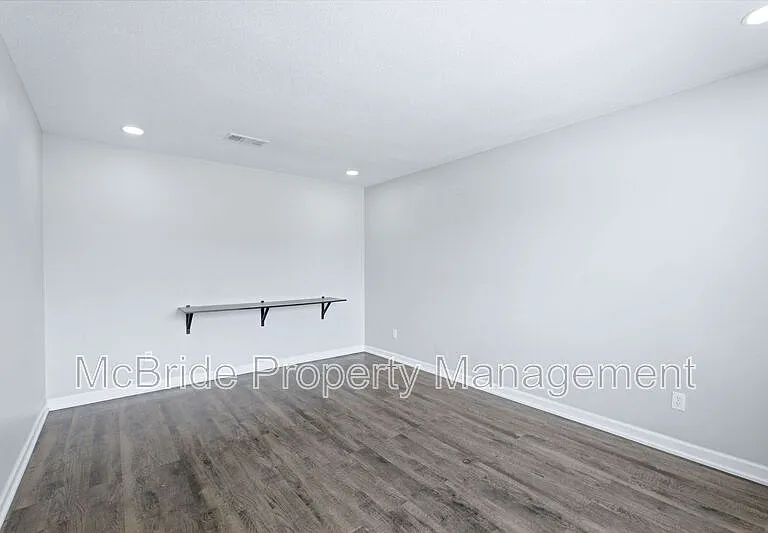 4409 Roxbury Dr — Photo 14