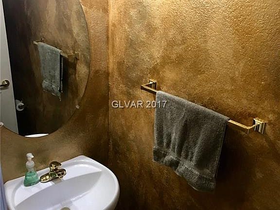 4th image of 251 Queens Ct #0