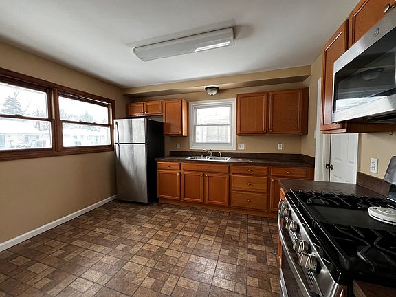 3rd image of 1521 E Goulson Ave