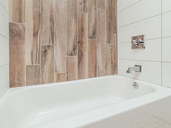 4th image of 1553 Dekalb Ave APT 2R