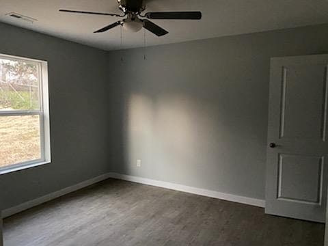 5th image of 2827 Carson Ave