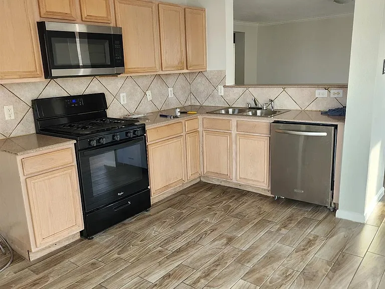 2027 James Madison Dr — Photo 3