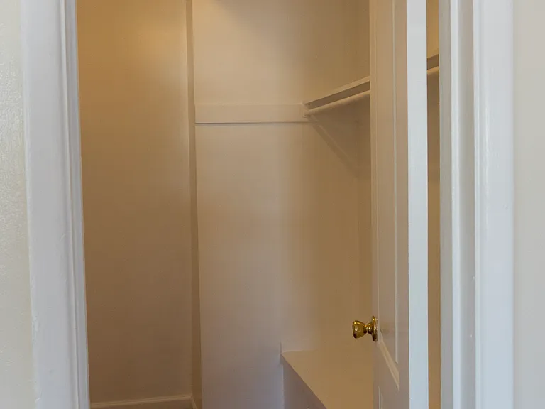 Walk-in closet 1