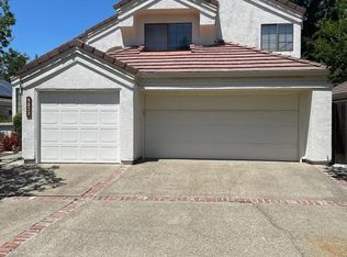 5023 Laguna Park Dr, Elk Grove, CA 95758