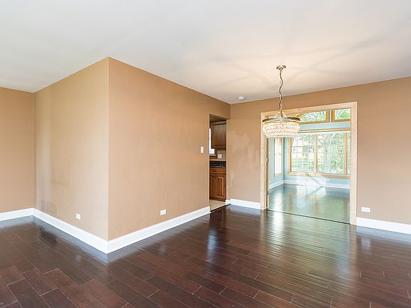 4th image of 1514 Castlewood Dr