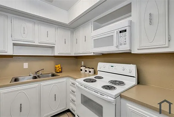 1 bed, 700 sqft, $1,300 — Photo 2